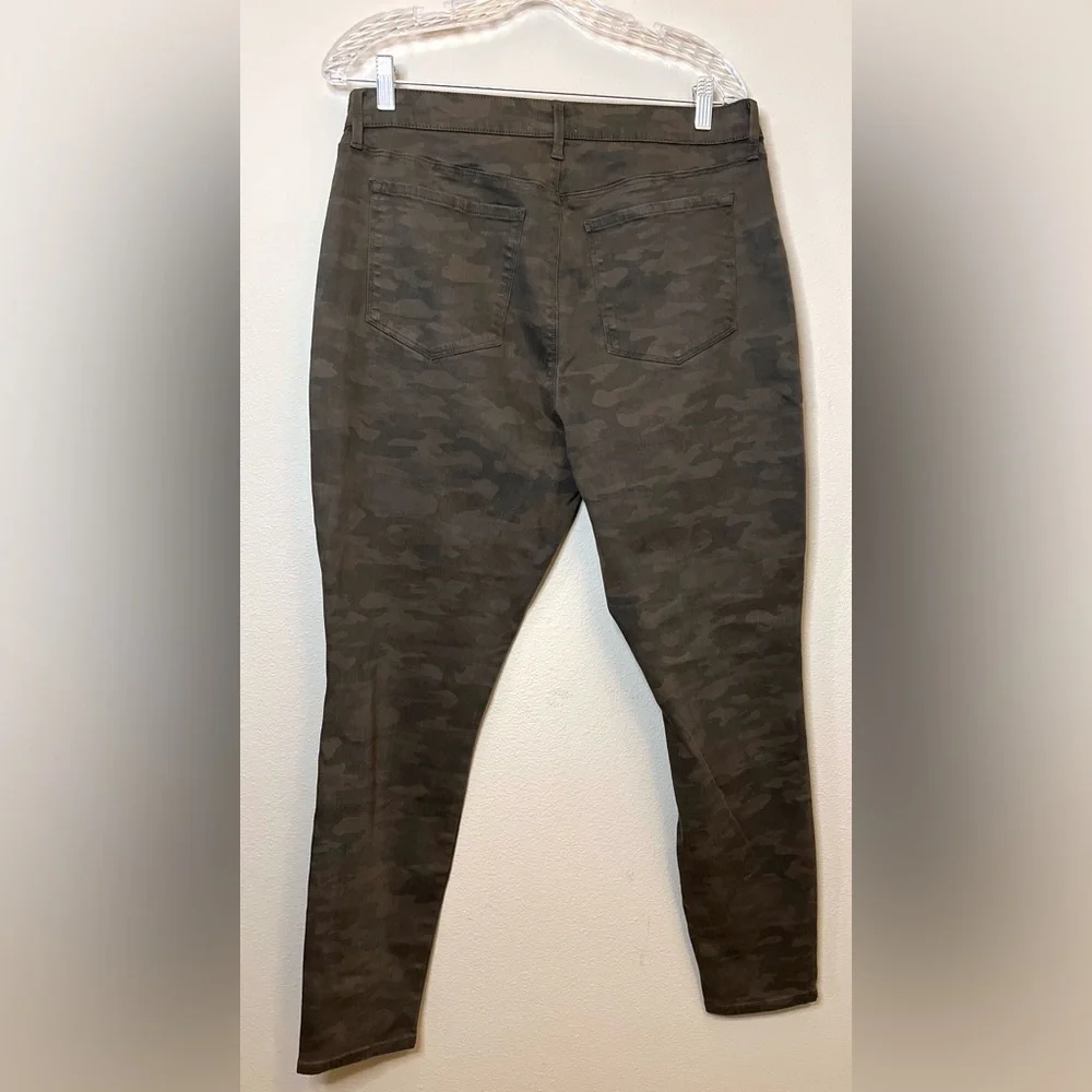 NWOT Pistola Revolve Camo Cargo Skinny Jeans